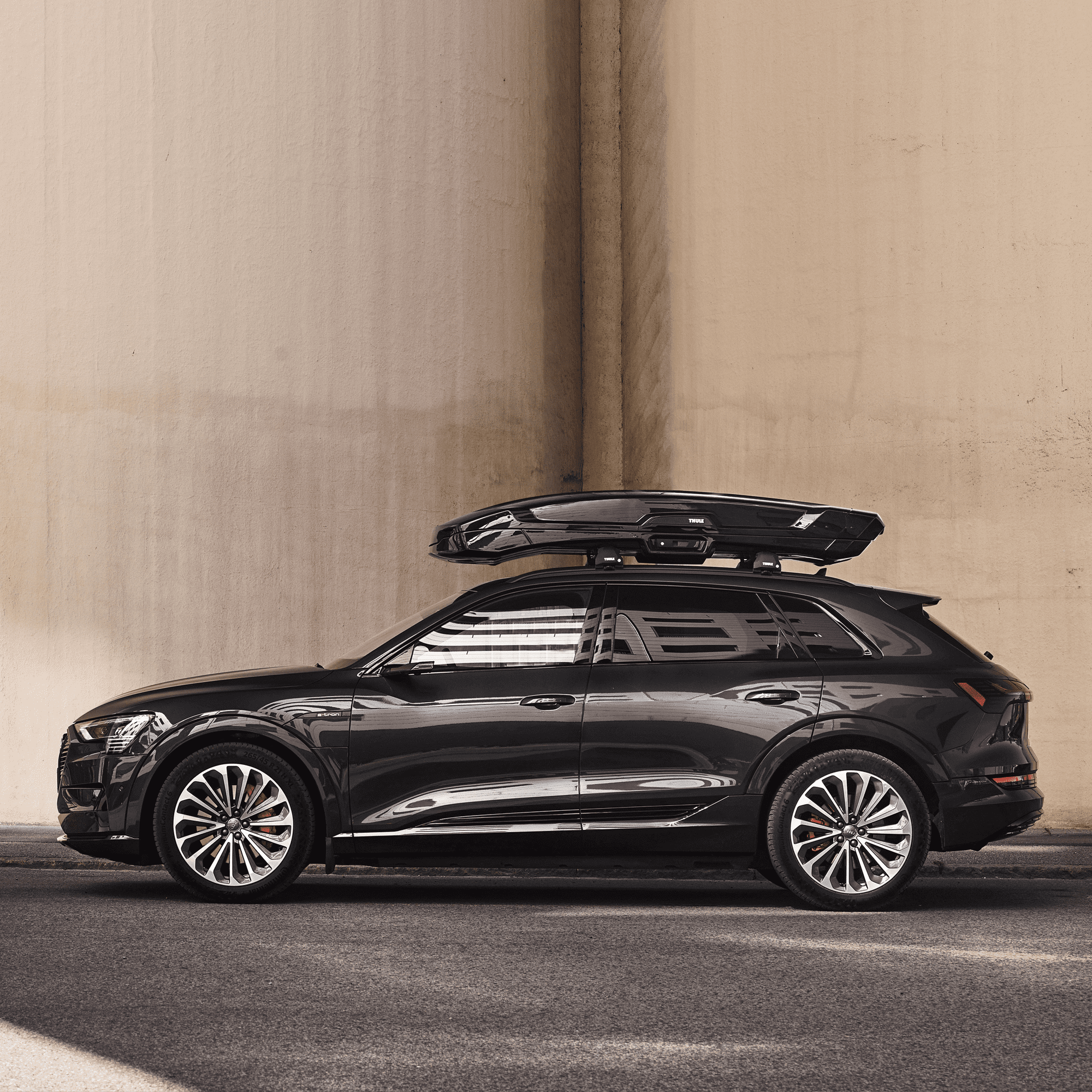 Thule Vector L - Black Metallic
