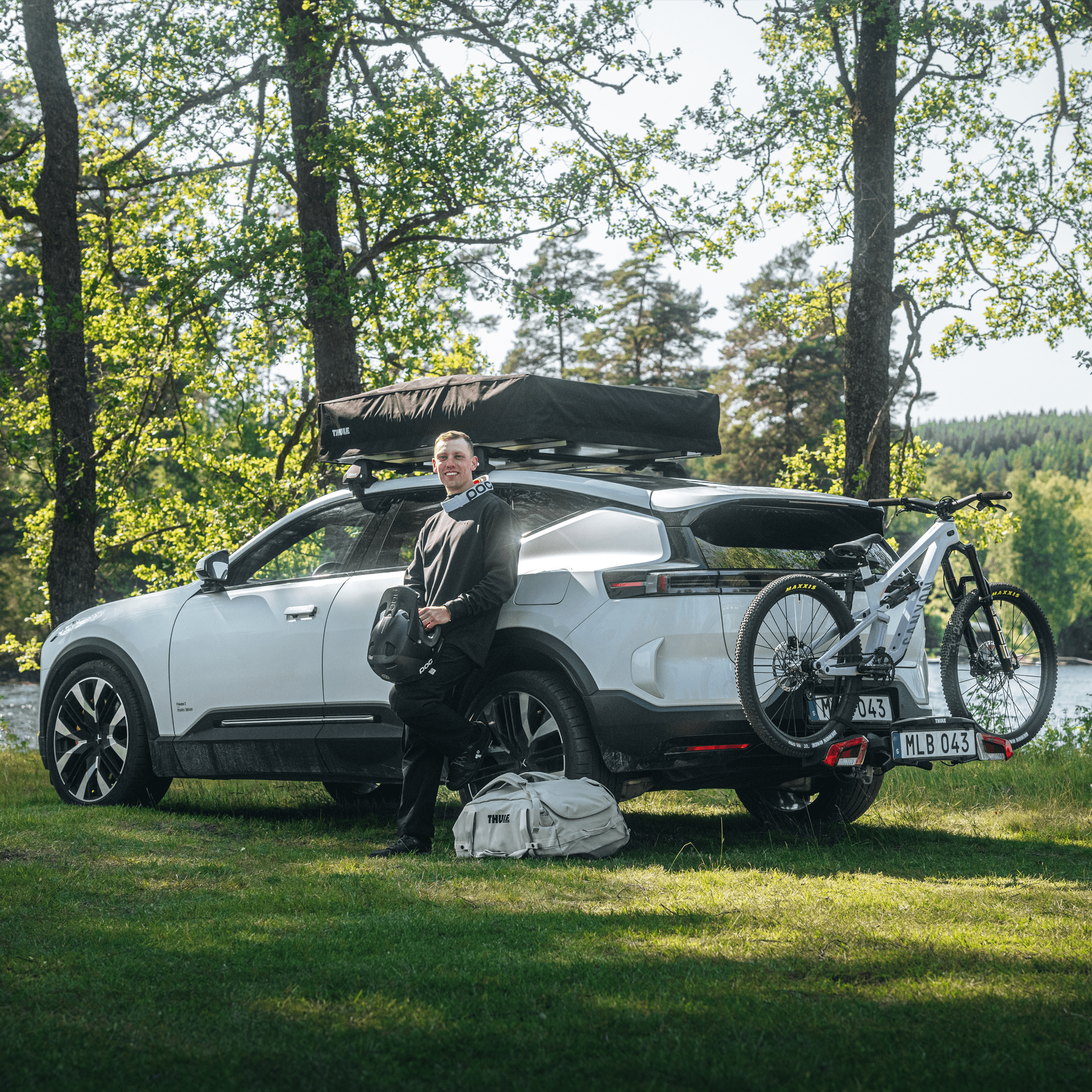 White Thule VeloLite 1 bike platform carrier mounted on a white car, holding a mountain bike.